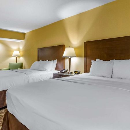 Clarion Inn & Suites Roswell Exteriér fotografie